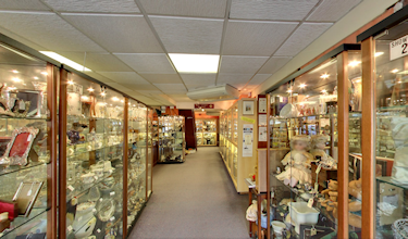 Click to see inside Inside the antiques centre